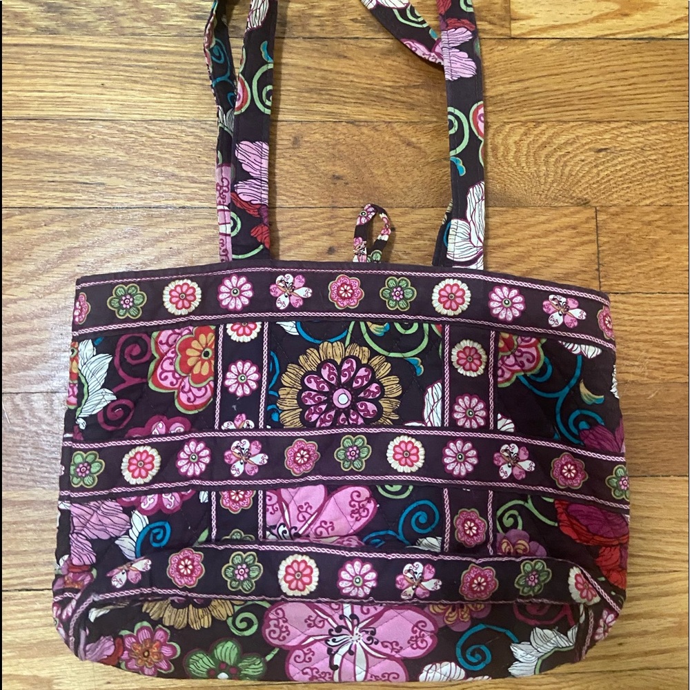Retired Vera Bradley in great condition purse